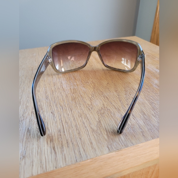 Sunglasses - Picture 6 of 16